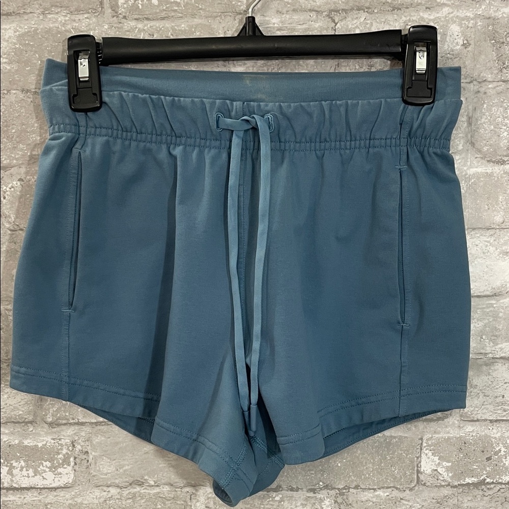 Lululemon Inner Glow High-Rise Short 3"
Utility Blue